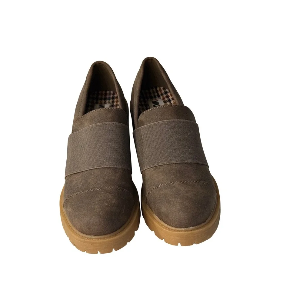 Muk Luks Womens Brown Faux Suede Chunky Block Heel Lug Sole Loafers Size 9